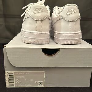 NIKE FORCE 1 Size 3y Color: White
